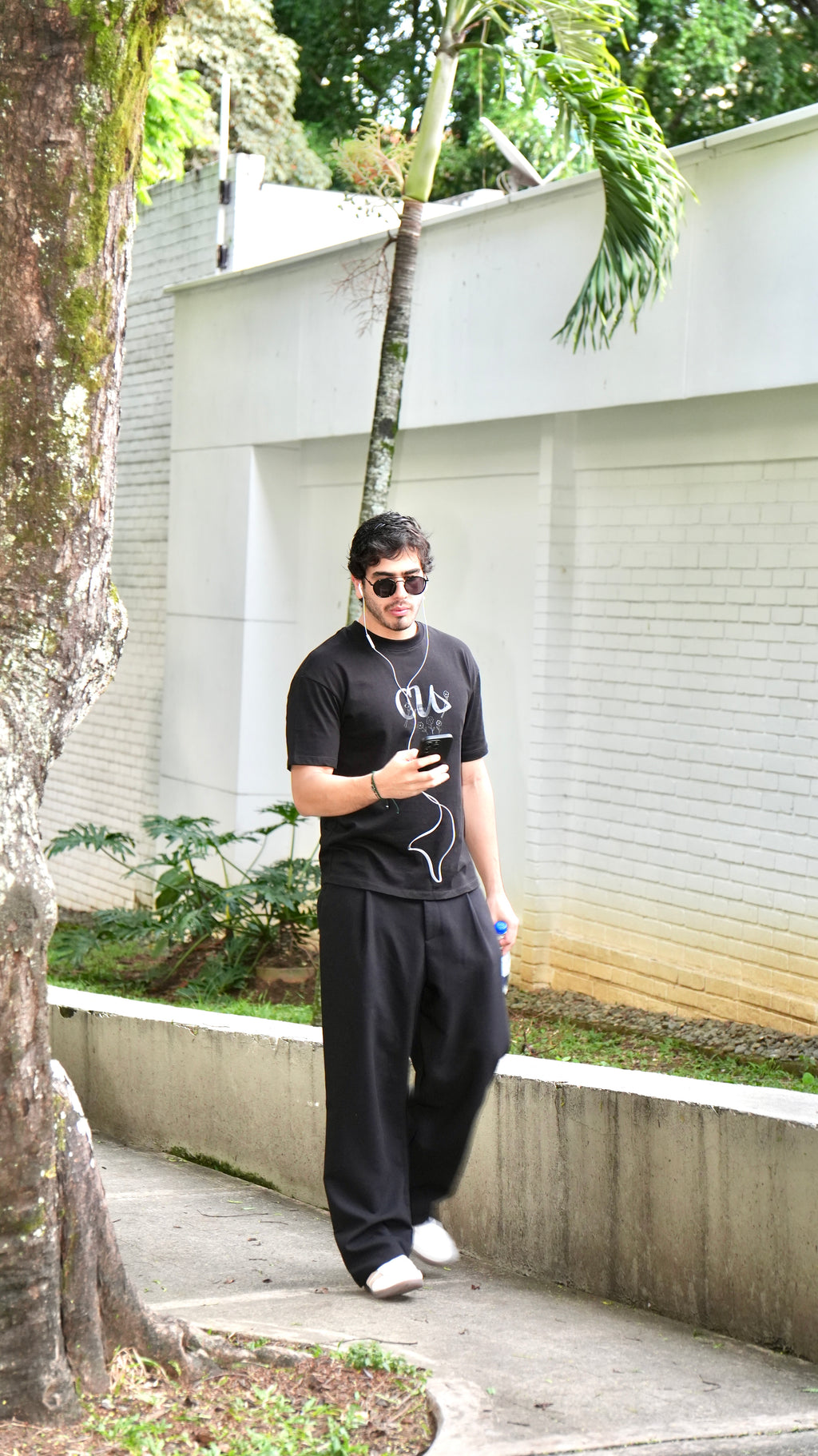 STILL A KID WITH DREAMS NEGRO