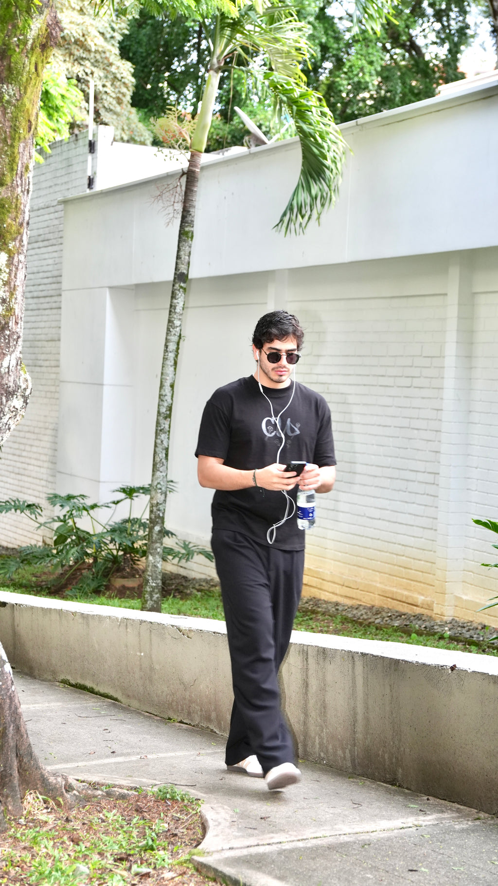 STILL A KID WITH DREAMS NEGRO