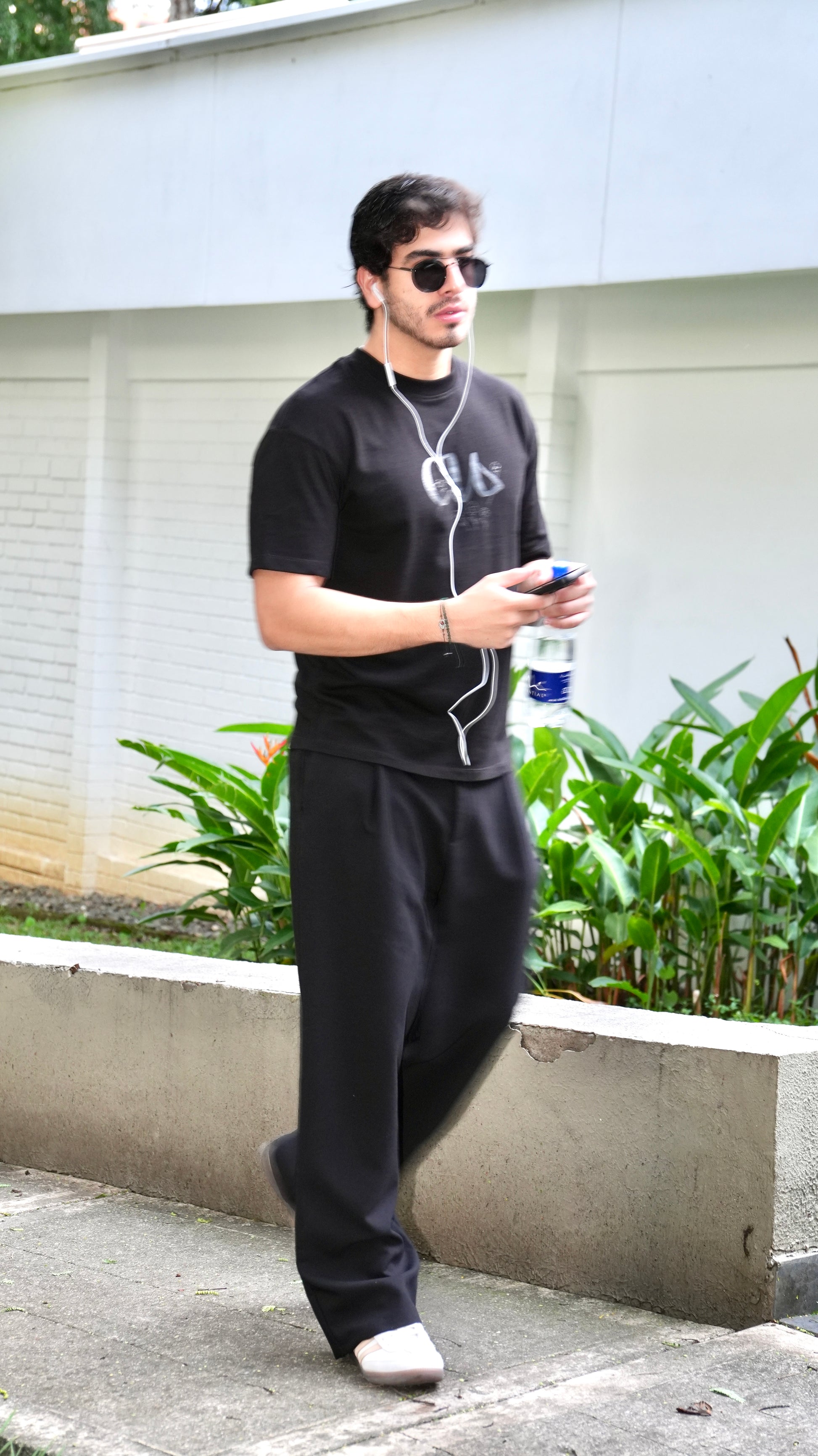 STILL A KID WITH DREAMS NEGRO